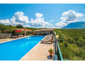 Ferienhaus in Zadvarje mit Privatem Pool